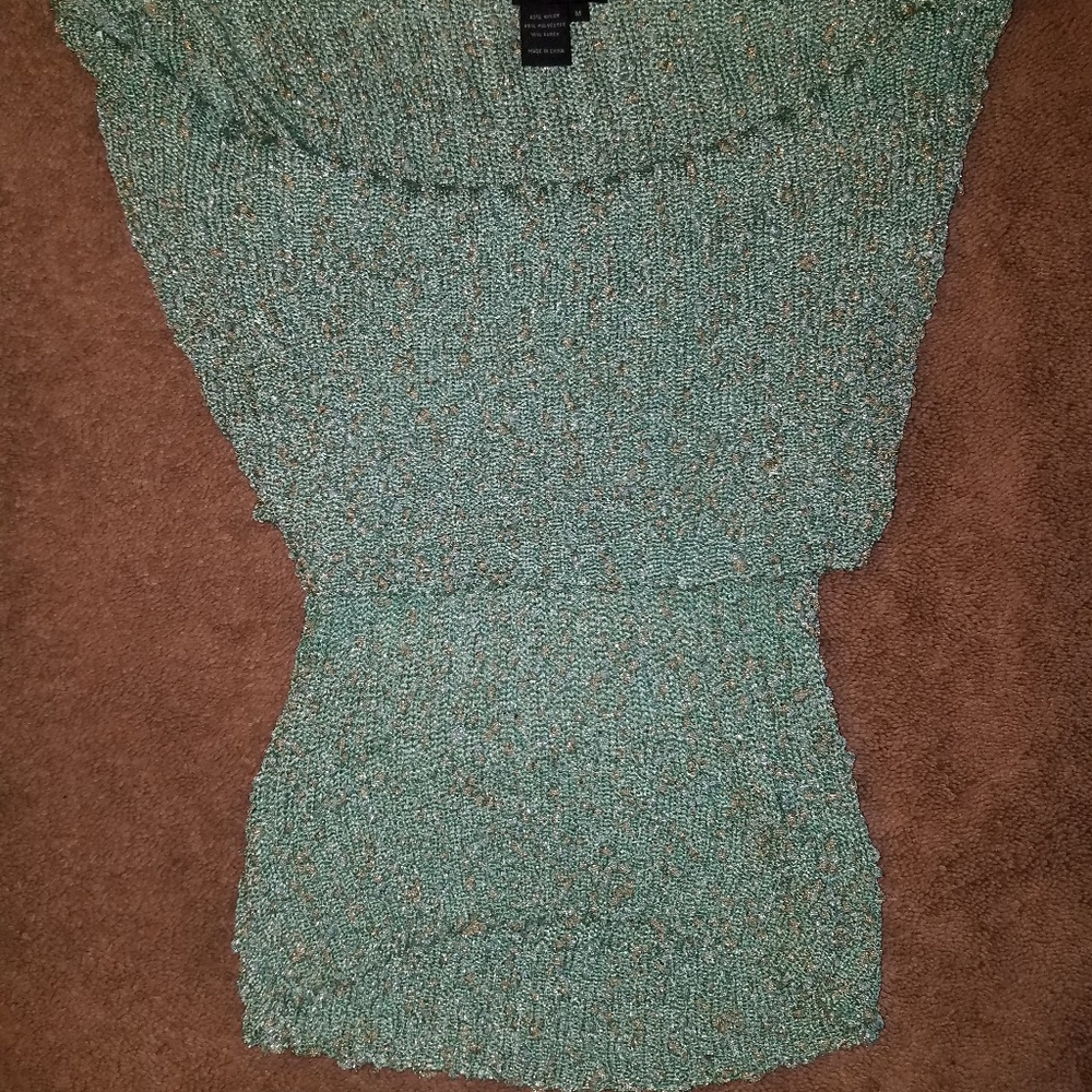 Tops - Picture 5 of 8